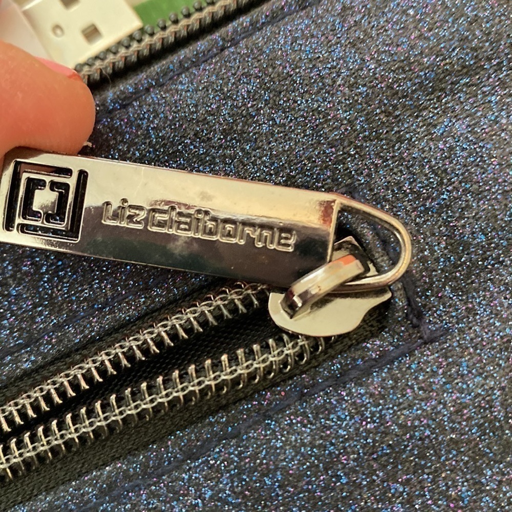 Liz claiborne phone battery wristlet - Picture 3 of 3